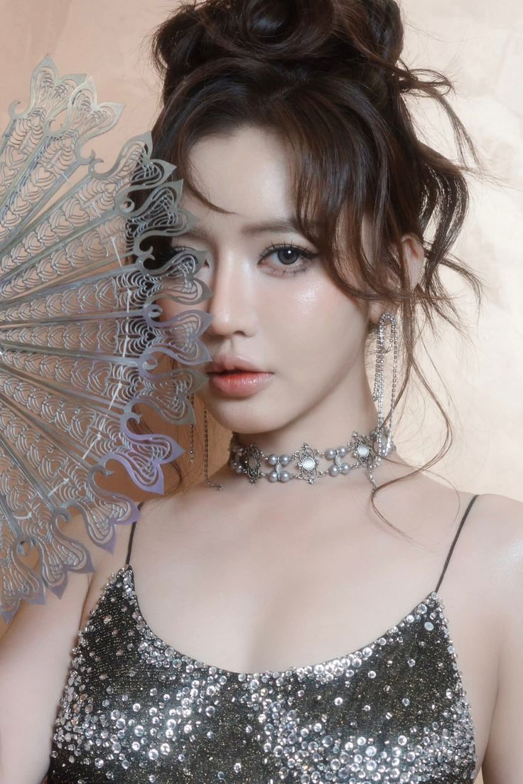 Tiểu sử của Bích Phương